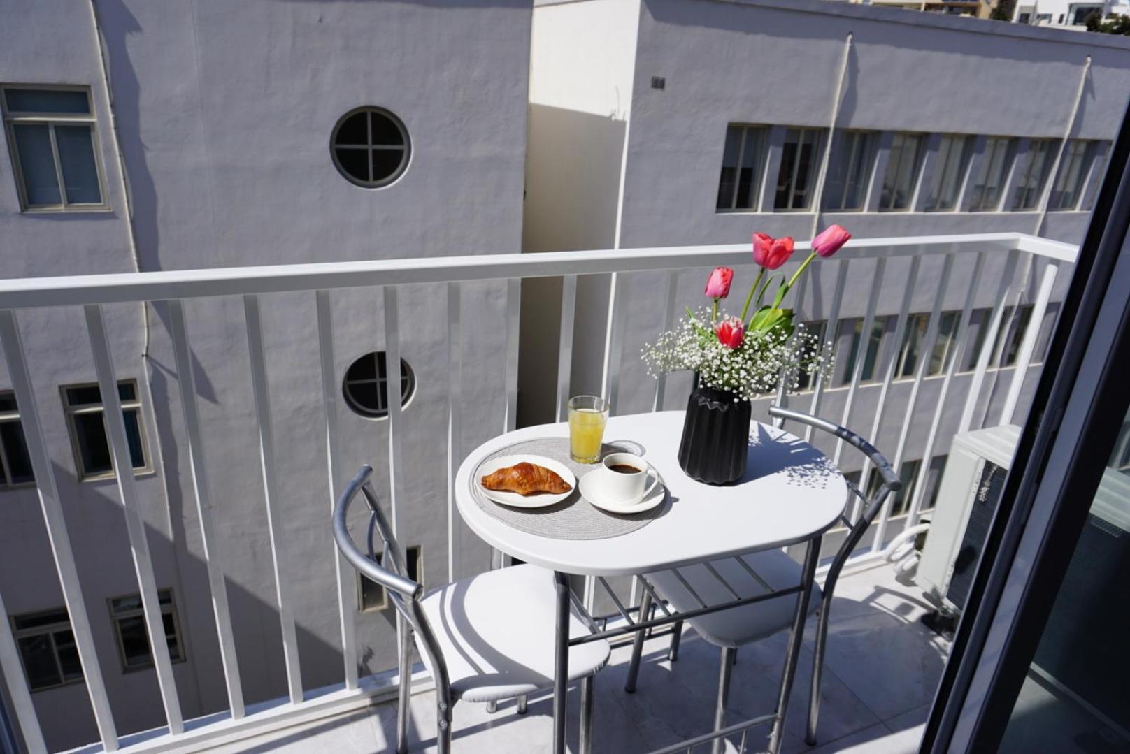Korzo Suites Gzira Exteriör bild